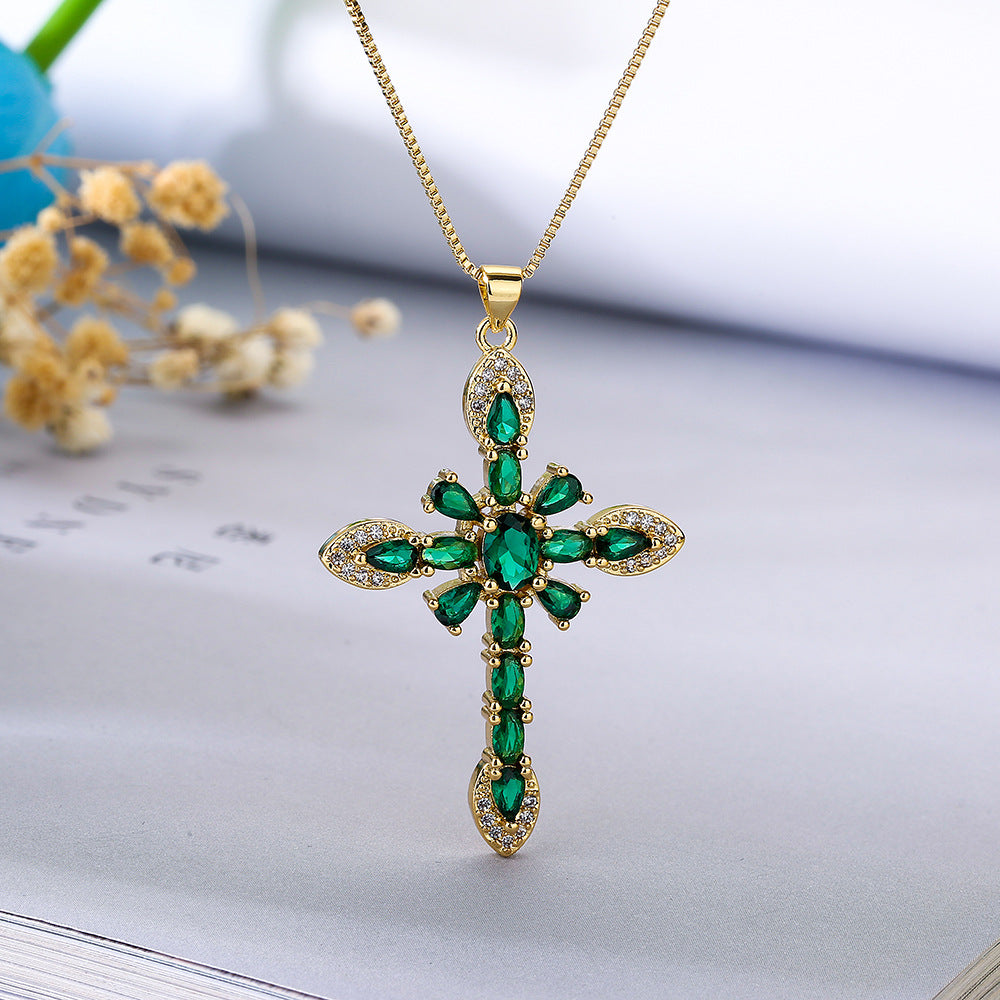 Collana Minimalista Geometrica Pendente da Donna Realizzata in Rame con Placcatura in Oro 18K e Intarsio di Zirconi