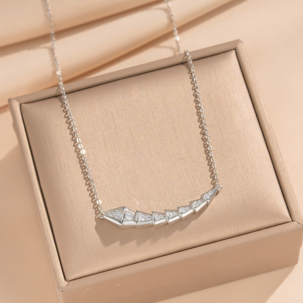 Light Luxury Star-Shaped Pendant Necklace for Women with 18K Gold Plated Copper and Titanium Steel O-Chain