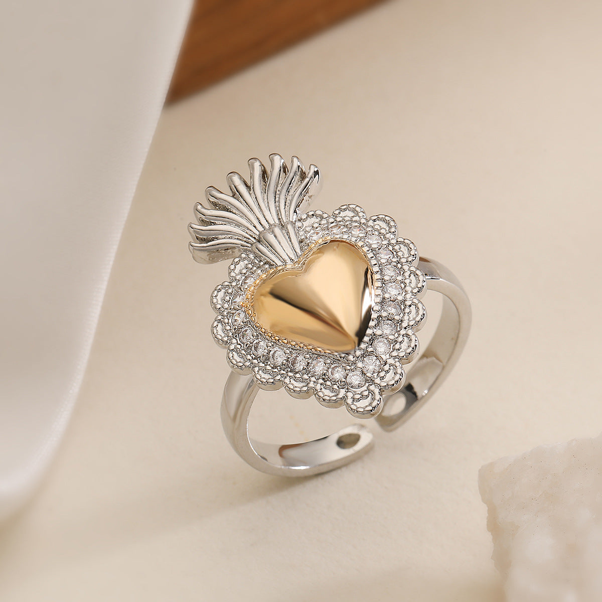 Anello in Rame a Forma di Cuore Geometrico Minimalista da Donna con Placcatura Bicolore e Dettagli Micro-Pavé