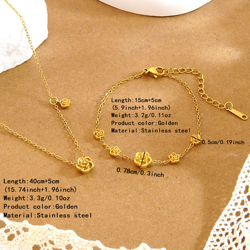 Set minimalista di collana e bracciale con fiore di camelia in acciaio inossidabile con pendente in acciaio al titanio su catena a cavo