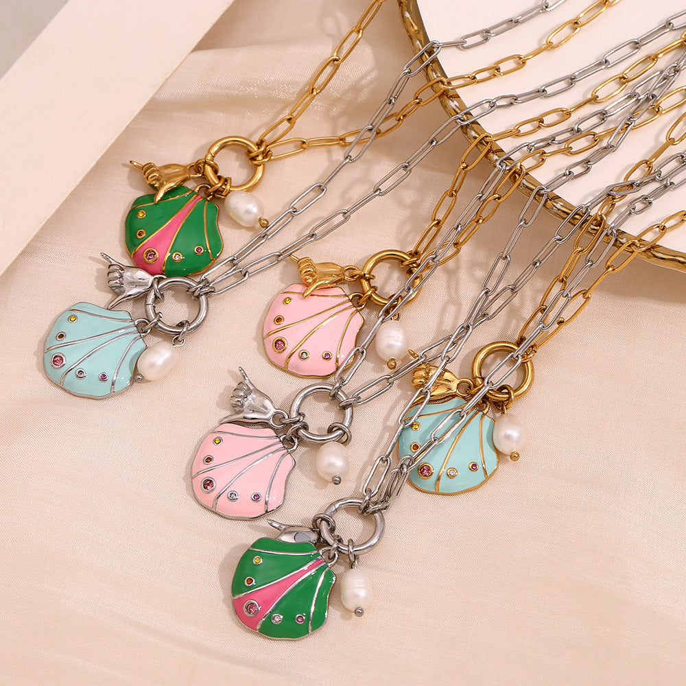 Collana con ciondolo in acciaio inossidabile geometrico minimalista alla moda con placcatura in oro 18 carati, dettagli in strass colorati, motivo a conchiglia e design a gesto della mano