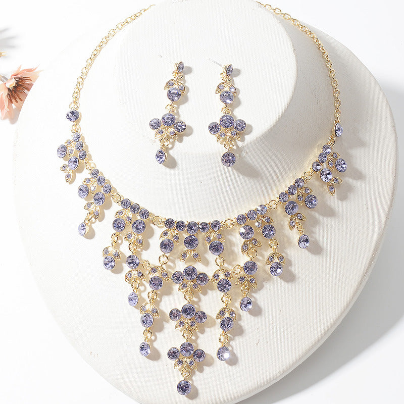 Elegante set collana e orecchini con placcatura floreale in lega e catena per donna