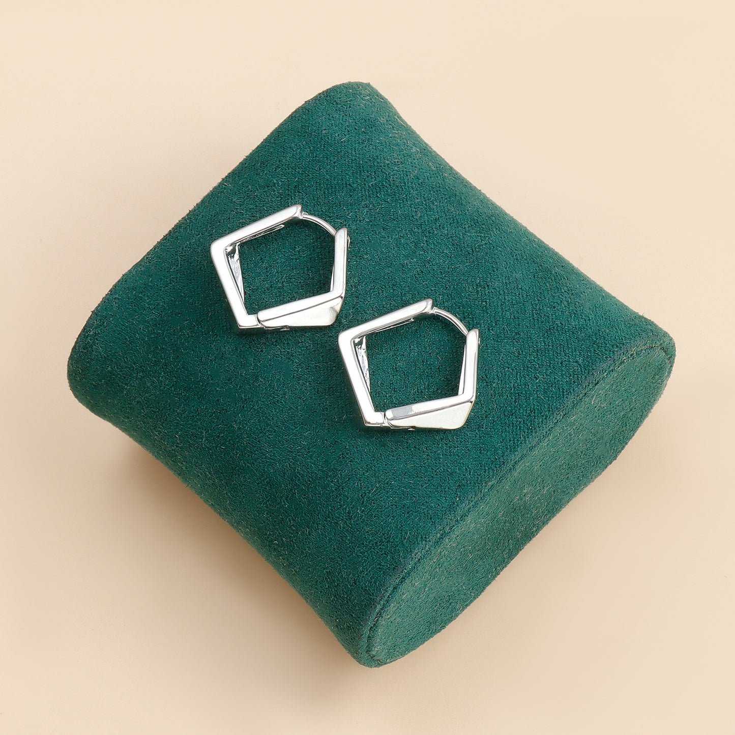 Pendientes de metal minimalistas geométricos poligonales con acabado chapado para mujer, aretes de moda versátiles para el día a día