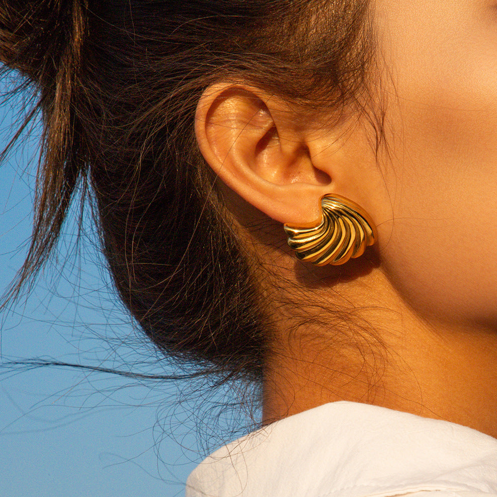 Geometric Titanium Steel Earrings with 18K Gold Plating, Shell-Shaped Studs for Women, Fashionable and Versatile Ear Jewelry
