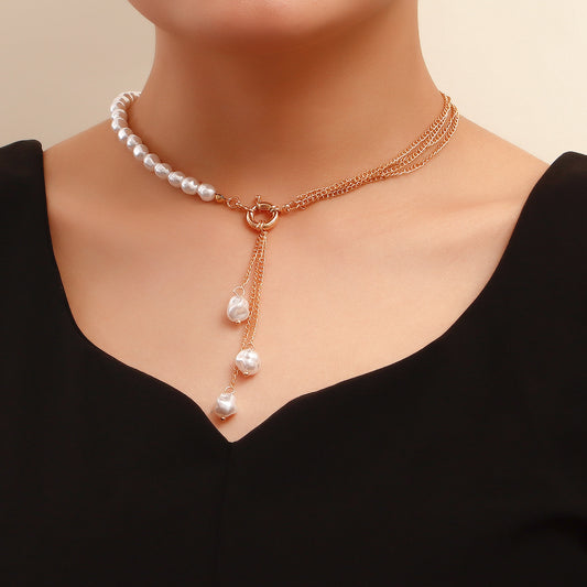 Collana a pendente geometrico asimmetrico con nappine effetto perla e catena in lega placcata per donna