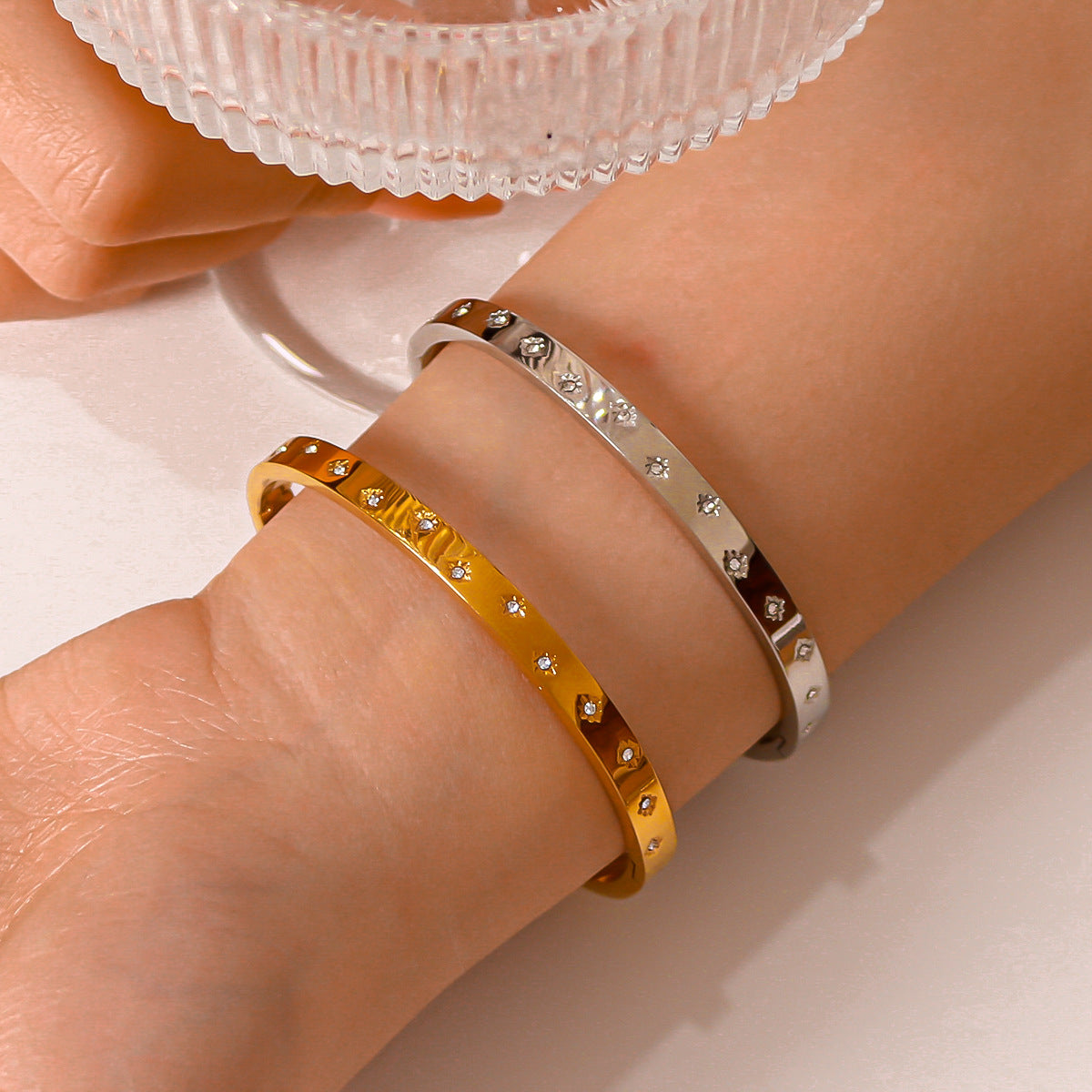 INS Style Irregular Eight-Pointed Star Cuff Bracelet in Stainless Steel with Rhinestone Inlay and Plated Finish