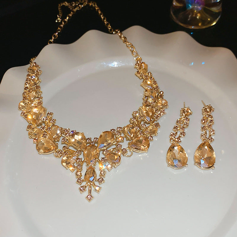 Set di collana e orecchini pendenti a goccia stile vintage in lega con strass intarsiati da donna