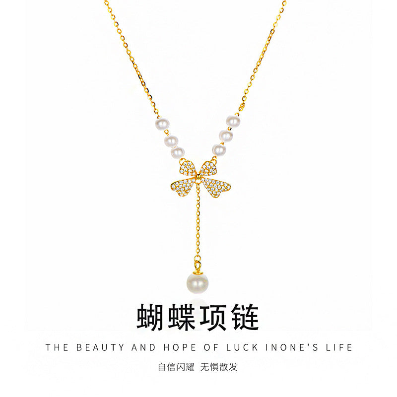 Collar con colgante de mariposa minimalista para mujer, cadena delicada de clavícula chapada en acero de titanio con diseño geométrico irregular