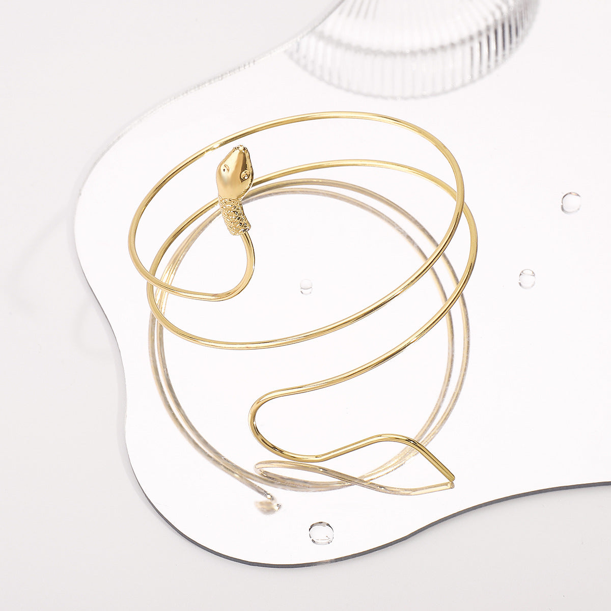 Pulsera de aleación con forma de serpiente geométrica estilo urbano para mujer con acabado chapado