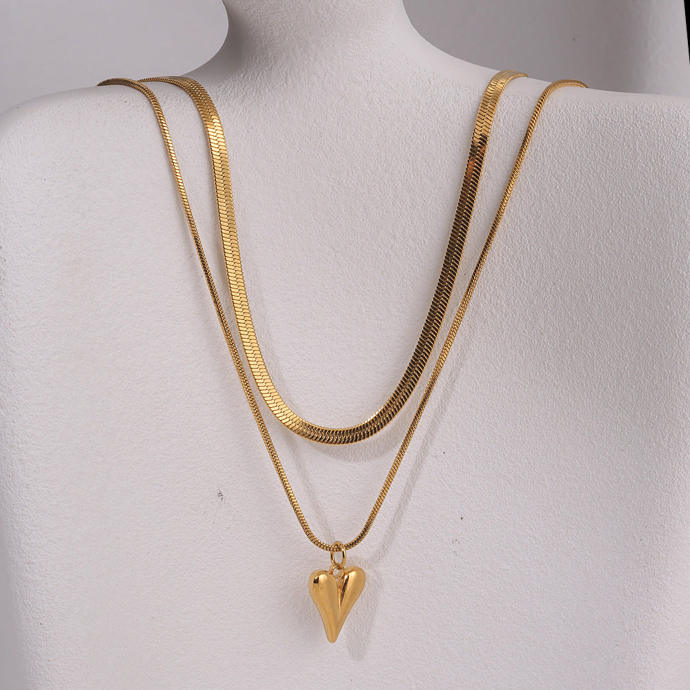 Collar minimalista de doble capa con colgante de corazón para mujer, cadena de serpiente de acero inoxidable con dije de acero de titanio y acabado chapado