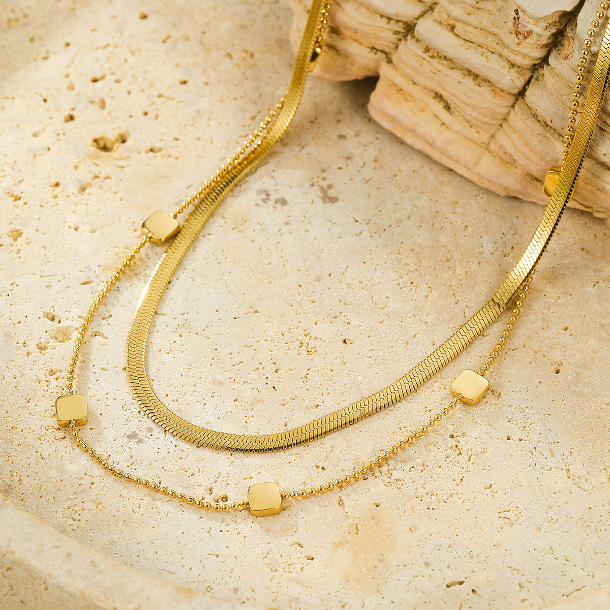 Collana da donna a doppio strato in acciaio inossidabile geometrica minimalista con ciondolo quadrato e finitura placcata