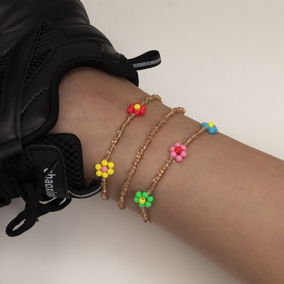 Collana da donna minimalista rustica con perline, floreale, geometrica, fatta a mano