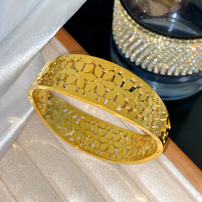 Luxury Floral Hollow Snowflake Daisy Titanium Steel Plated Bangle Bracelet