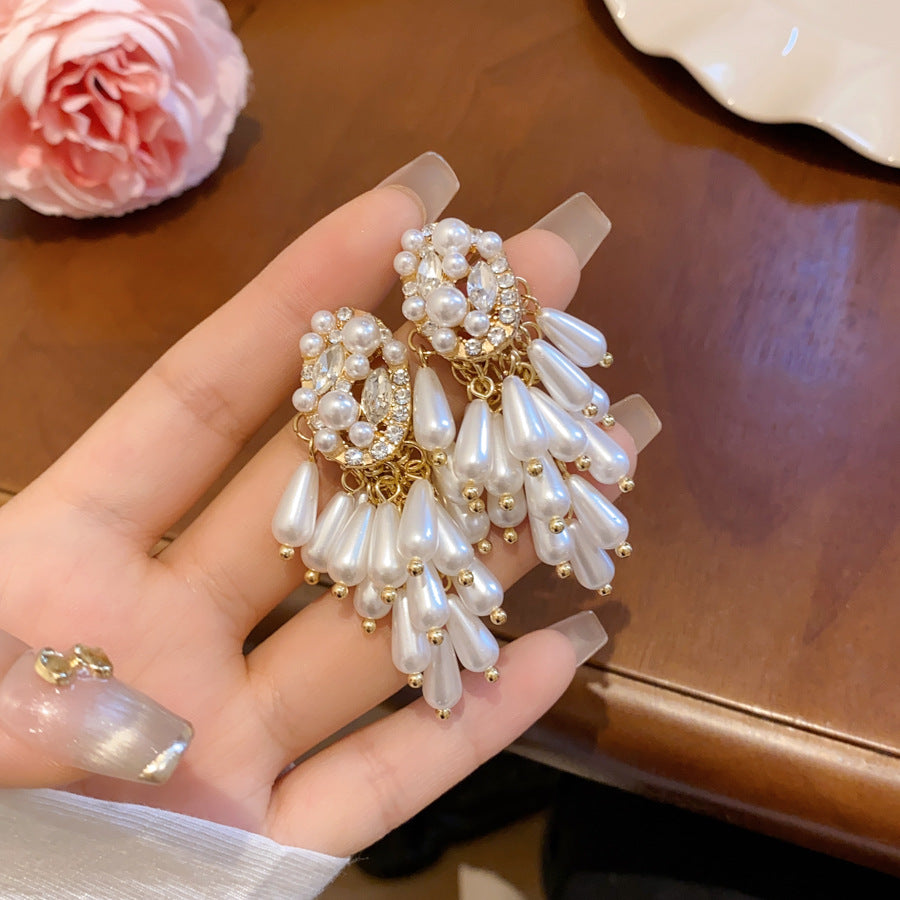 Eleganti Orecchini a Perno Ovali con Perle d'ispirazione Vintage e Accenti di Strass in Acciaio Placcato da Donna