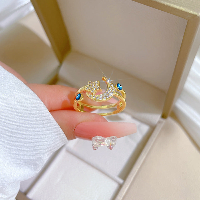 Anillo de latón chapado en oro con estrella y luna para mujer, anillo de dedo apilable de lujo minimalista con detalles delicados de micropavé