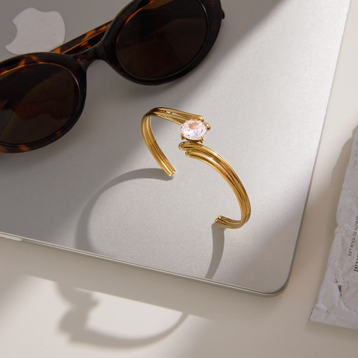 Pulsera de aro abierta minimalista geométrica de acero titanio con circonitas para mujer