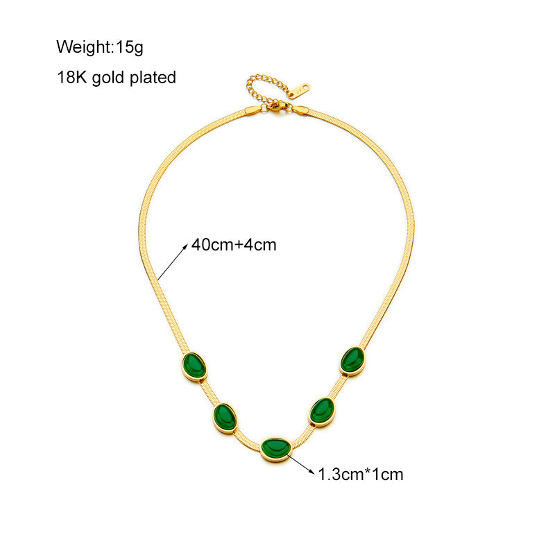 Set collana girocollo e bracciale in acciaio al titanio, stile vintage, maglia a serpente, colore verde smeraldo, placcato oro, monopasto