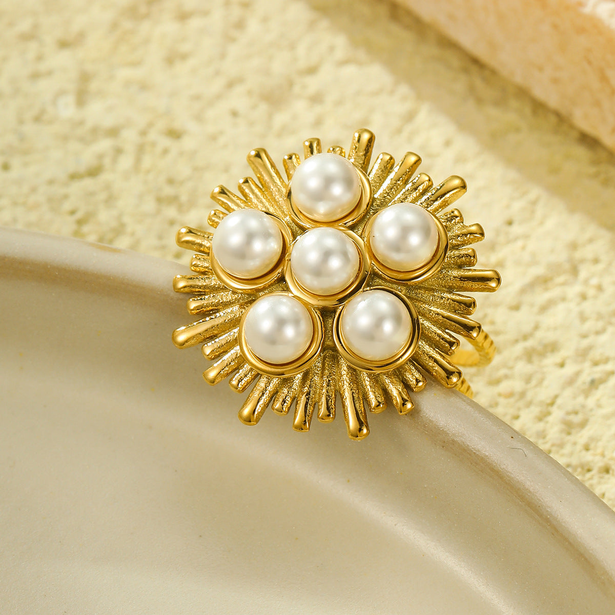 Anello Aperto a Linea Irregolare d'ispirazione Vintage con Accenti di Perle in Acciaio Inossidabile Placcato Oro 18K da Donna