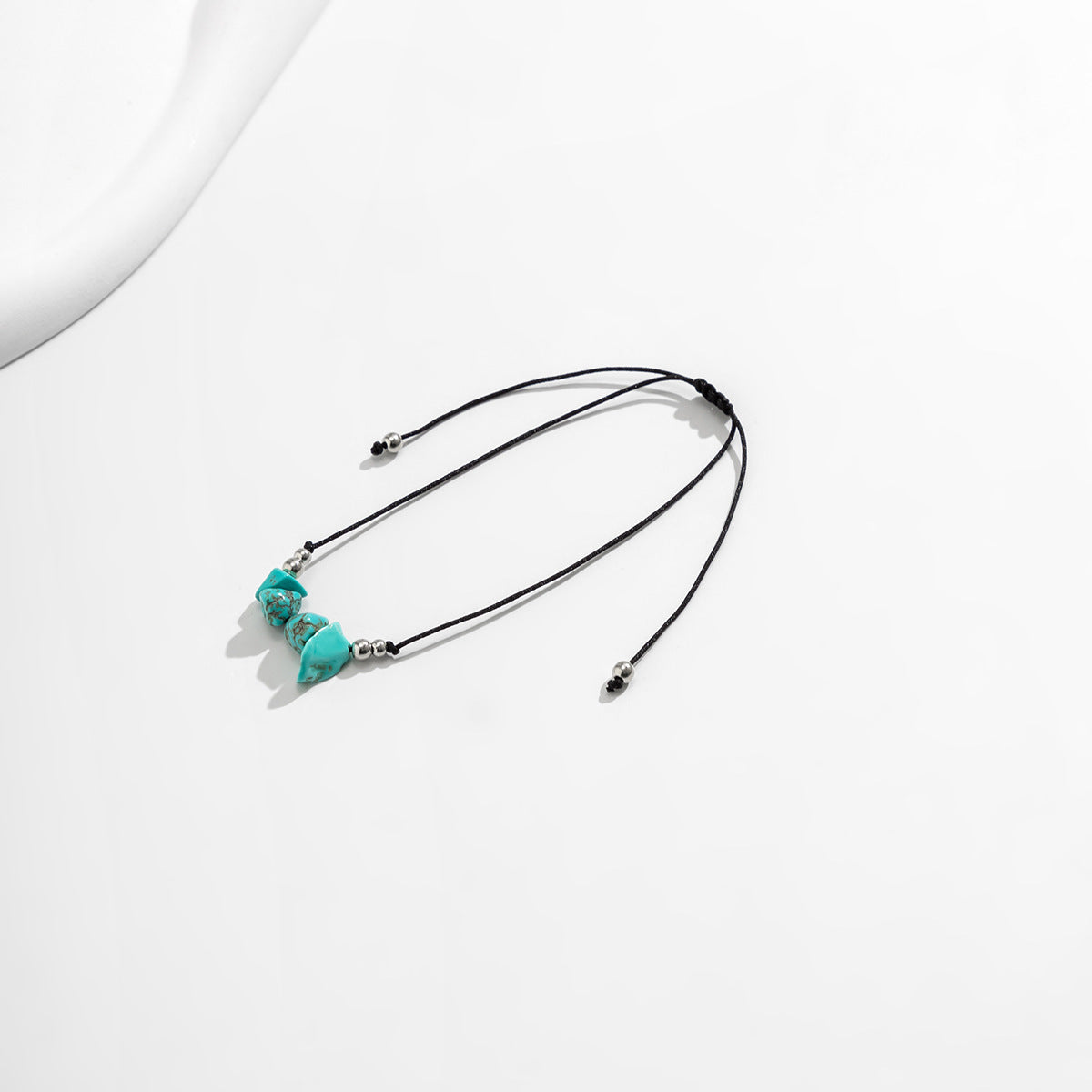 Cavigliera bohémien regolabile da donna in turchese con perline, forme geometriche e accenti di perle imitatione