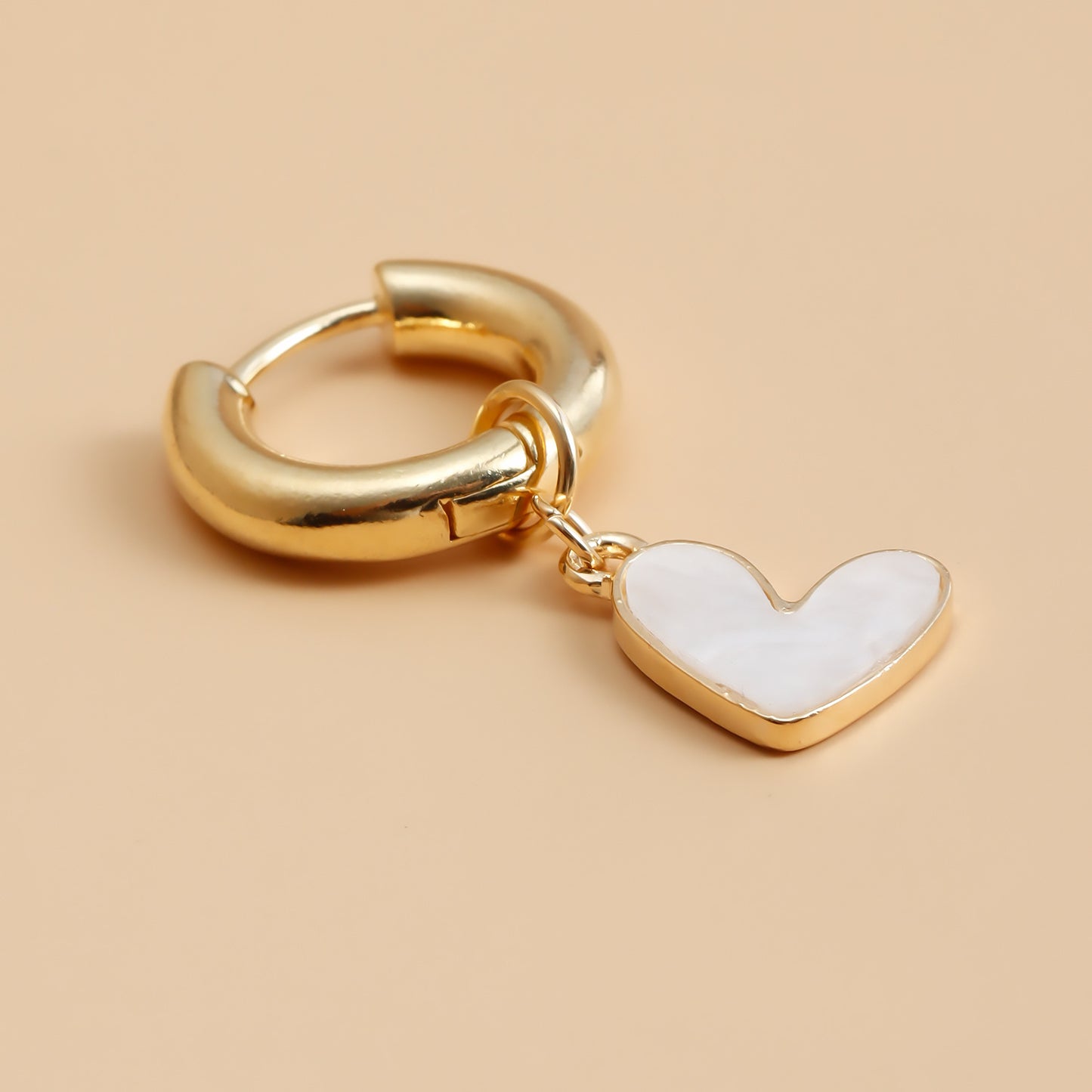 Minimalist Geometric Heart-Shaped Mother-of-Pearl Pendant Hoop Earrings for Women with Plated Metal Finish