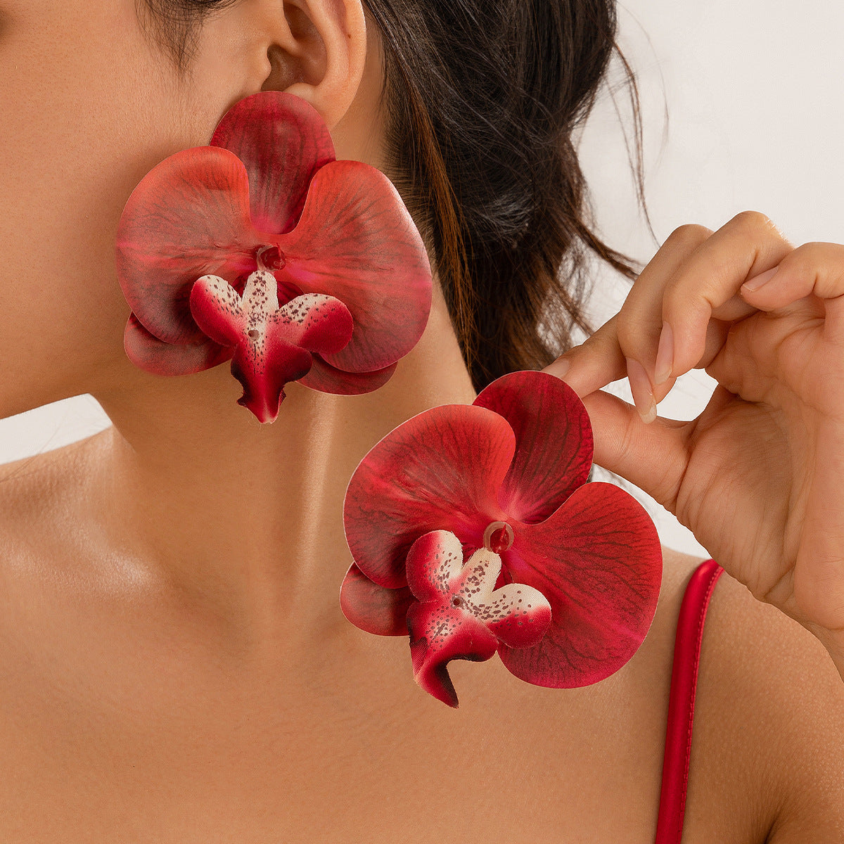 Minimalist Floral Choker Necklace with 3D Orchid Pendant on Braided Wax Cord for Women