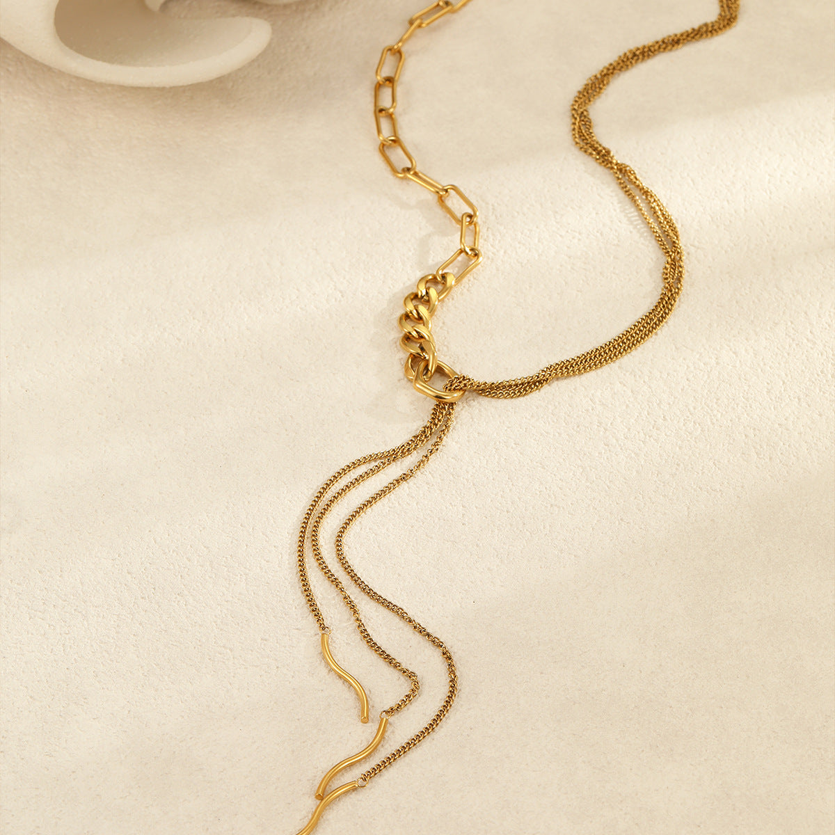 Collar minimalista geométrico de acero de titanio con acabado chapado para mujer, cadena de acero inoxidable hipoalergénico con colgante de capas