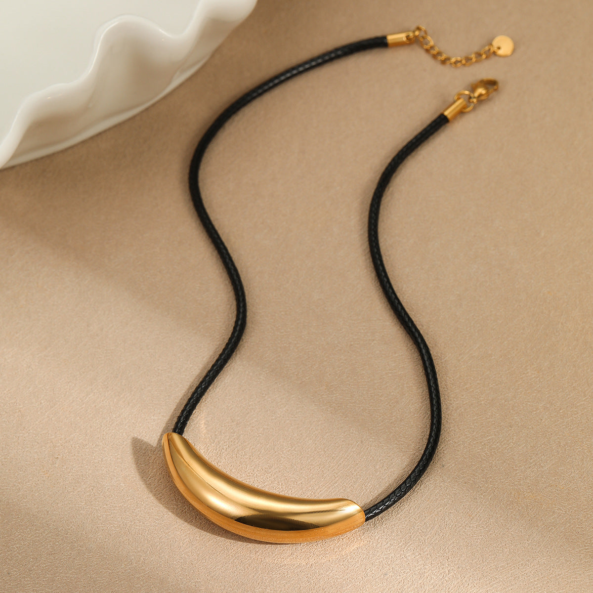 Collana Minimalista Geometrica da Donna Placcata in Acciaio Inossidabile con Tubo Curvo