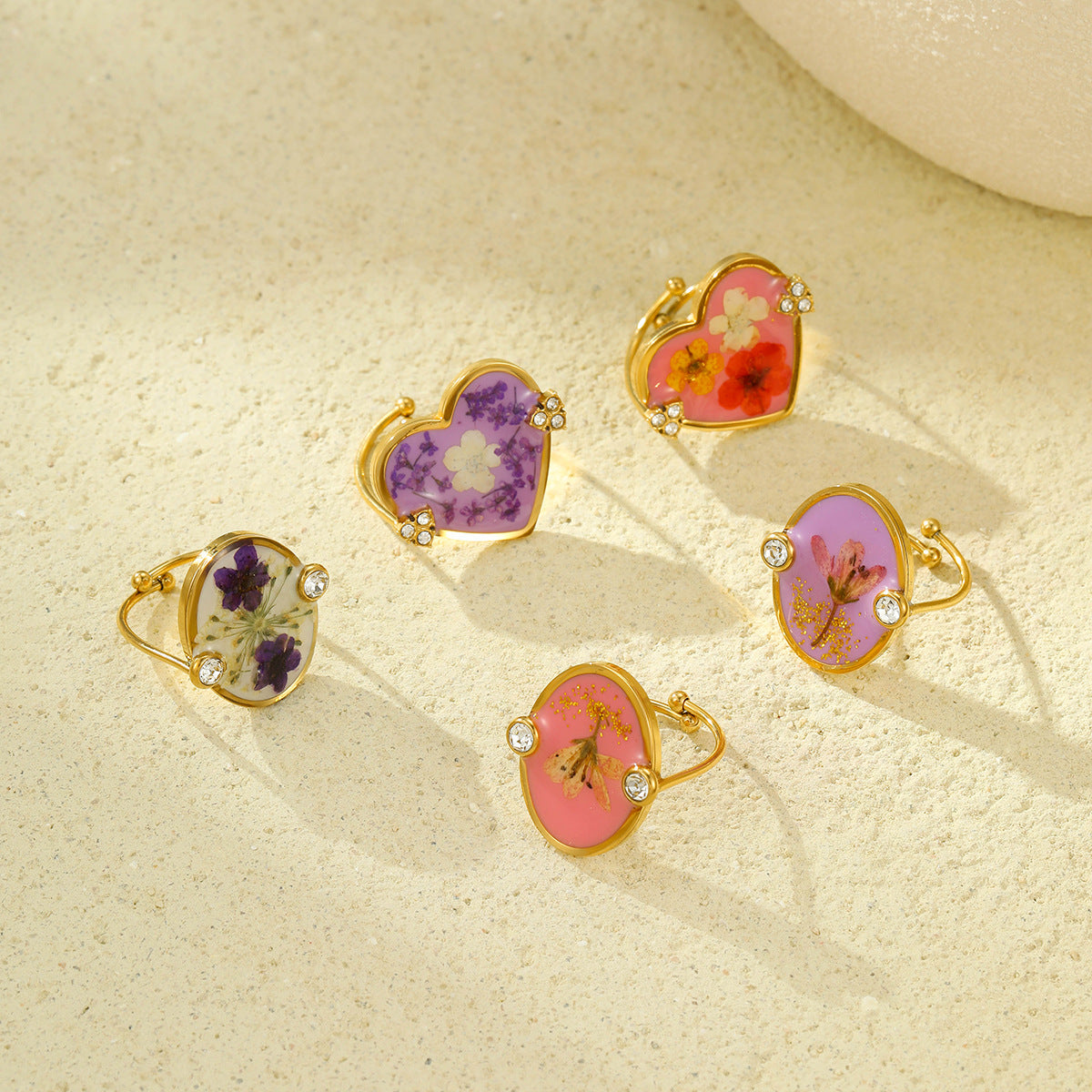 Anillo de Acero Inoxidable con Forma de Corazón a la Moda y Flor Seca Incrustada para Mujer, Baño de Oro, Joyería Chic Minimalista para Oficina