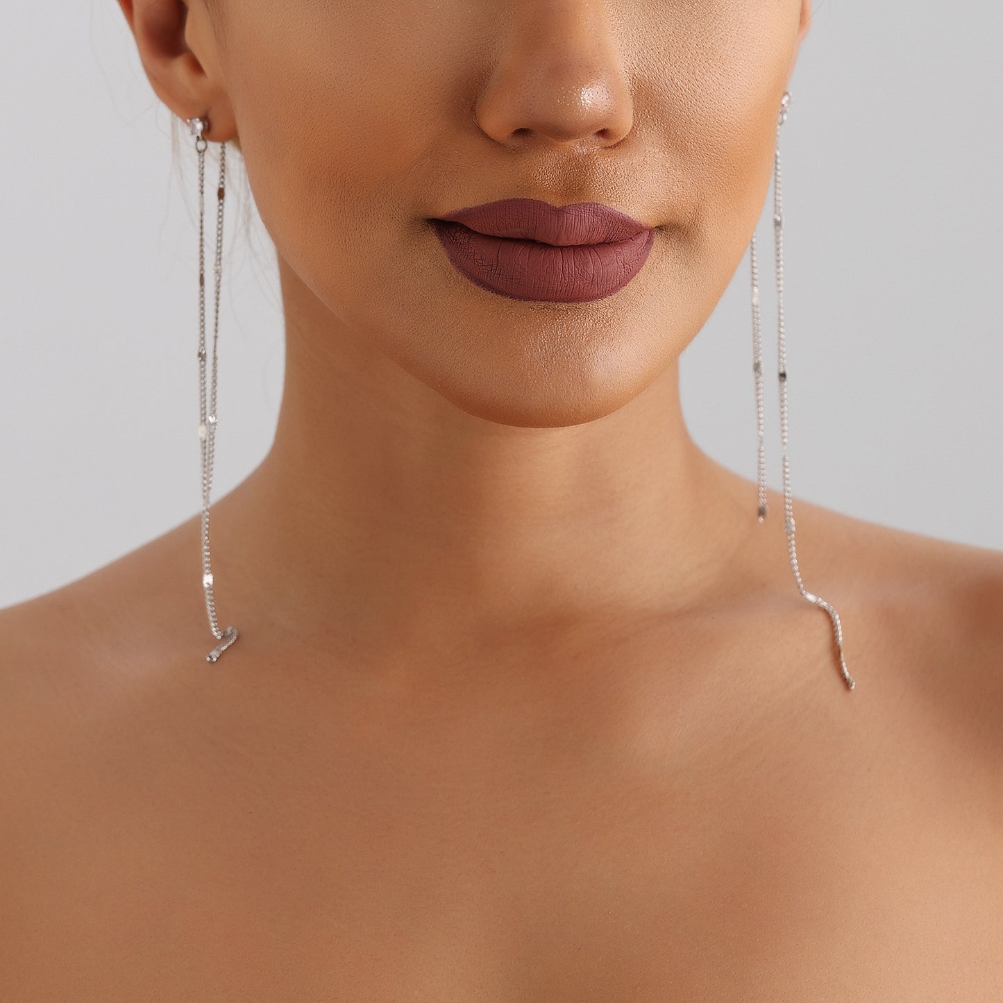 Pendientes Largos Minimalistas de Borla para Mujer con Cadena Adornada con Diamantes de Imitación y Diseño Geométrico