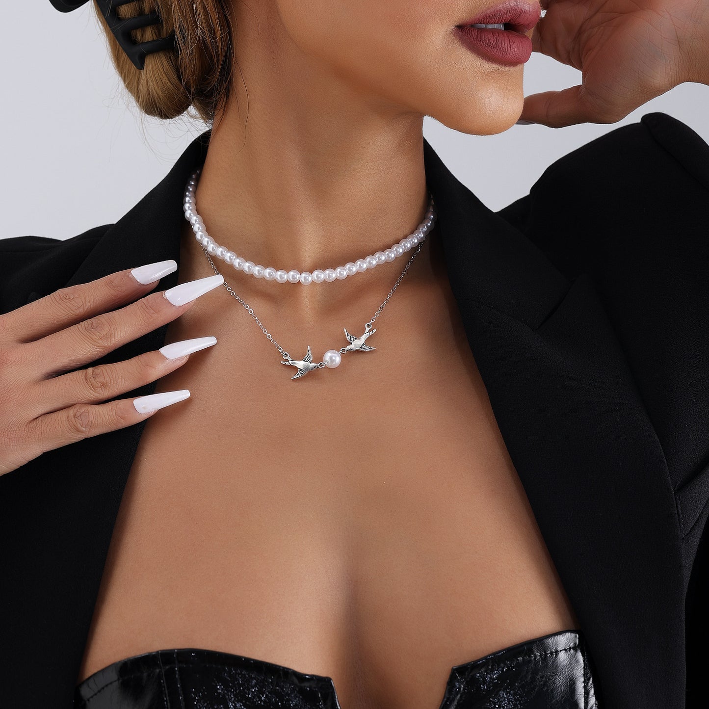 Fashionable Double-Layer Bird-Shaped Pendant Necklace for Women with Alloy Charm and Simulated Pearl Beads on Clavicle Chain