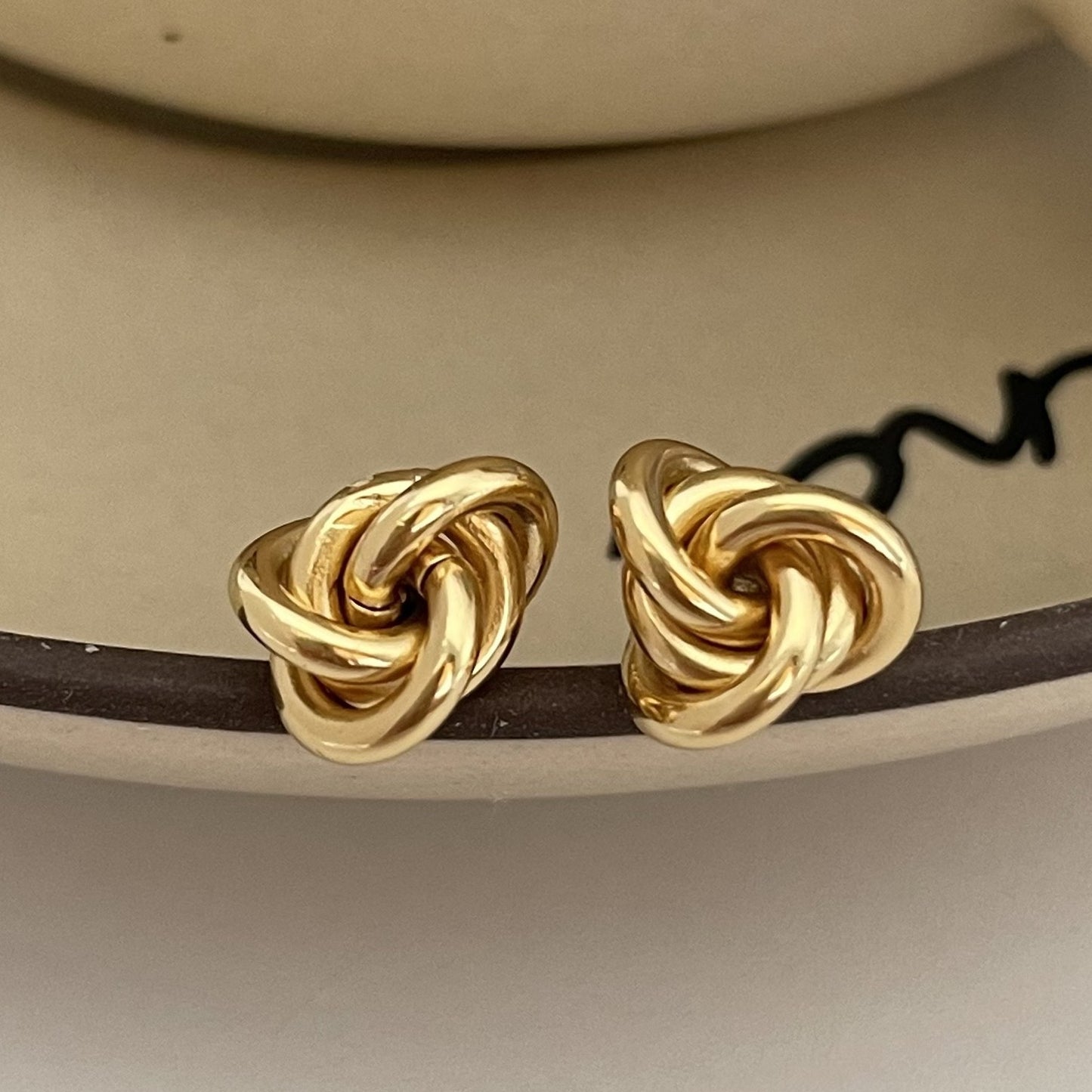 Minimalist Waterdrop-Shaped 925 Sterling Silver Knot Stud Earrings with Pearl Inlay for Women