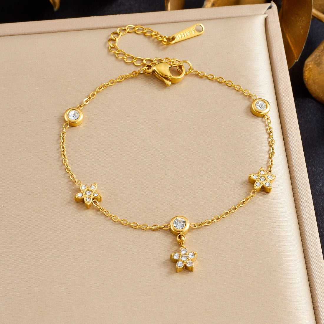 Minimalist Gold Plated Stainless Steel Star Rhinestone Pendant Bracelet for Women