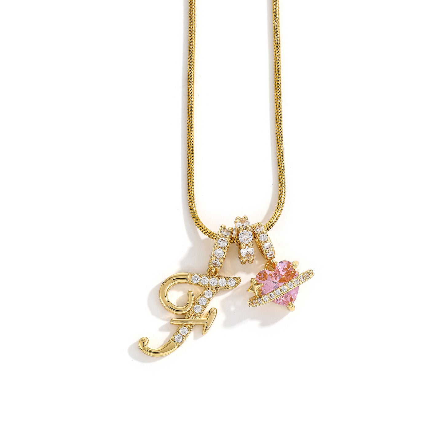 Collana con ciondolo a lettera minimalista in rame con intarsio di zirconi dal design geometrico per donna
