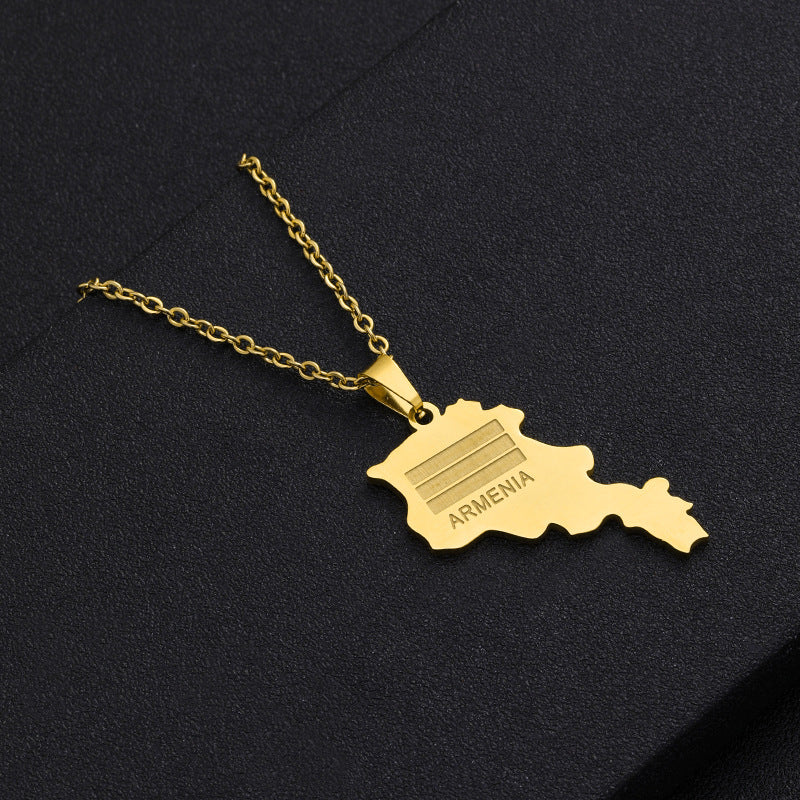 Collana con Pendente Etnico Geometrico in Acciaio al Titanio per Donna con Catena a O in Acciaio Inossidabile e Finitura Smaltata