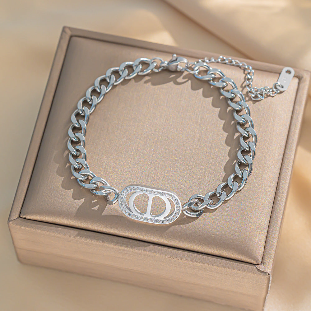 Bracciale a maglie cave a doppia D in acciaio inossidabile con lettera D minimalista da uomo e da donna con finitura elettrolitica