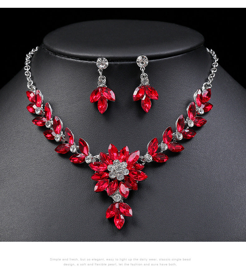 Charming Floral Pattern Vintage Style Alloy Necklace and Earrings Set with Rhinestone Pendant and Plated Finish for Women