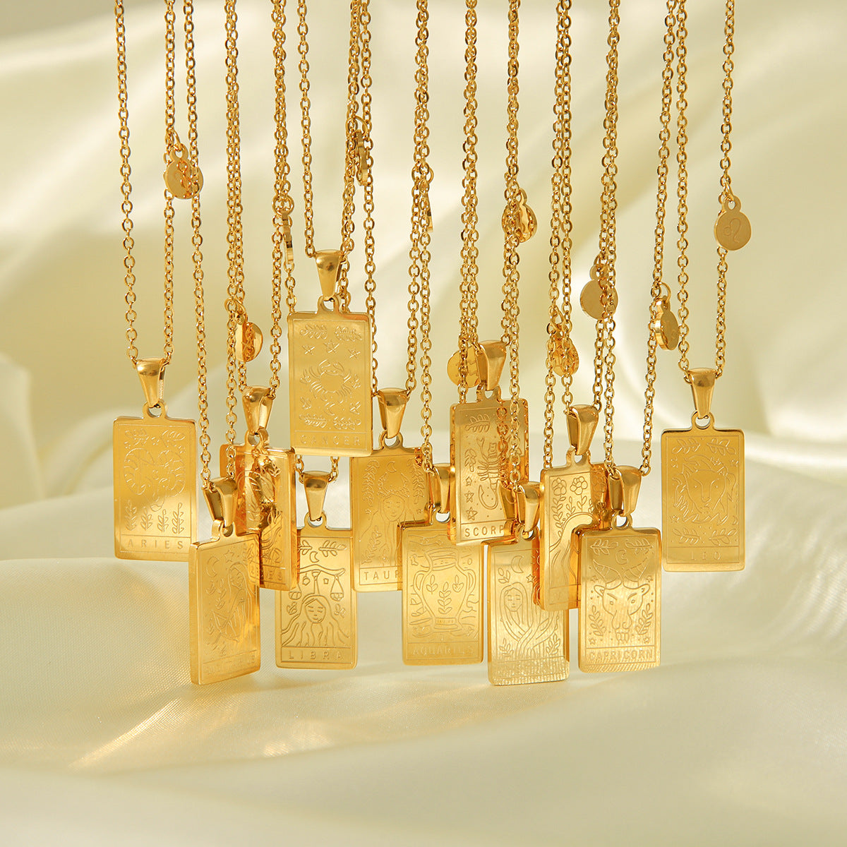 Collana con Ciondolo Costellazione Zodiacale Stile Ins da Donna in Acciaio al Titanio con Finitura Placcata