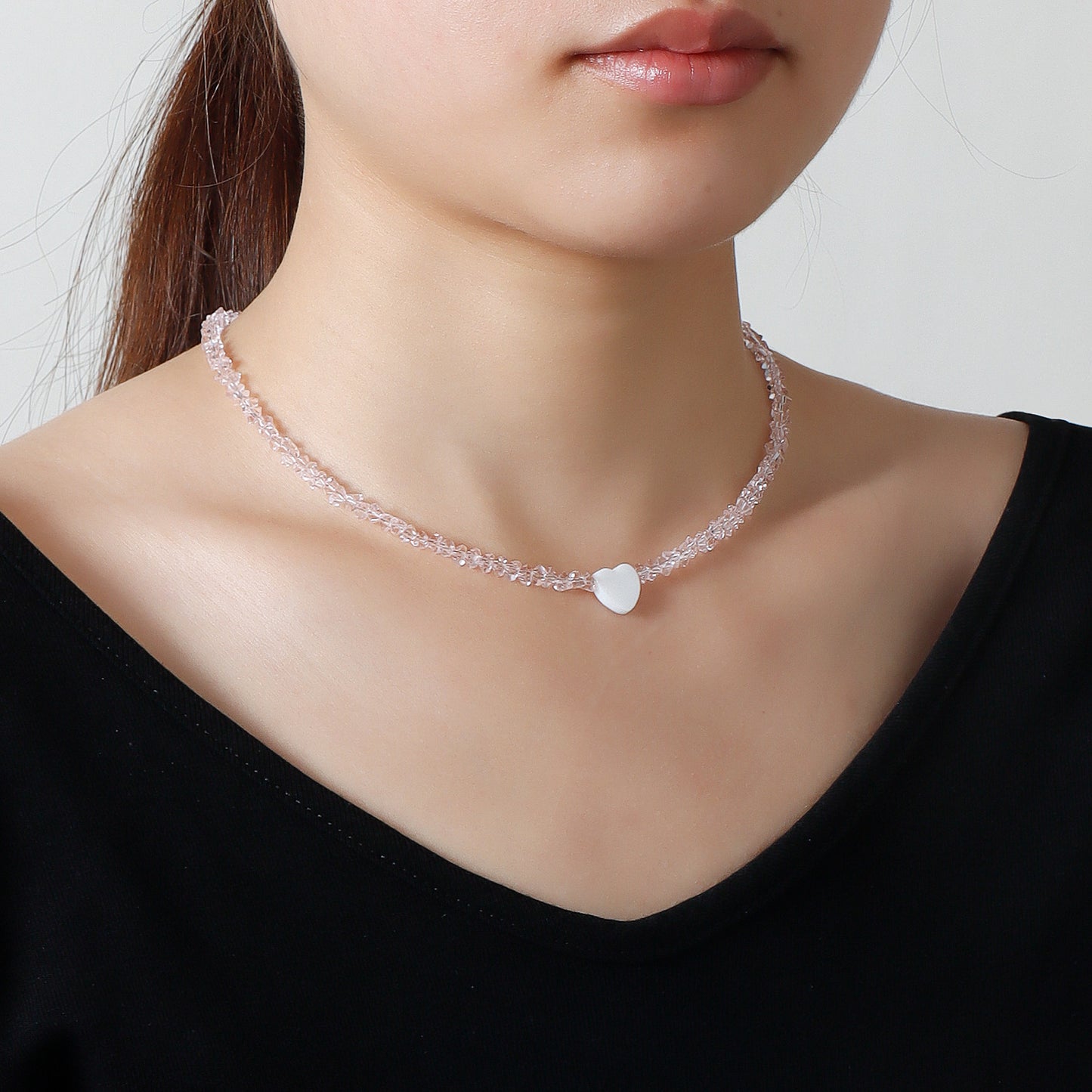 Collar Minimalista de Cuentas de Cristal con Forma de Corazón para Mujer con Colgante de Aleación Chapado en Oro y Delicada Cadena para Clavícula