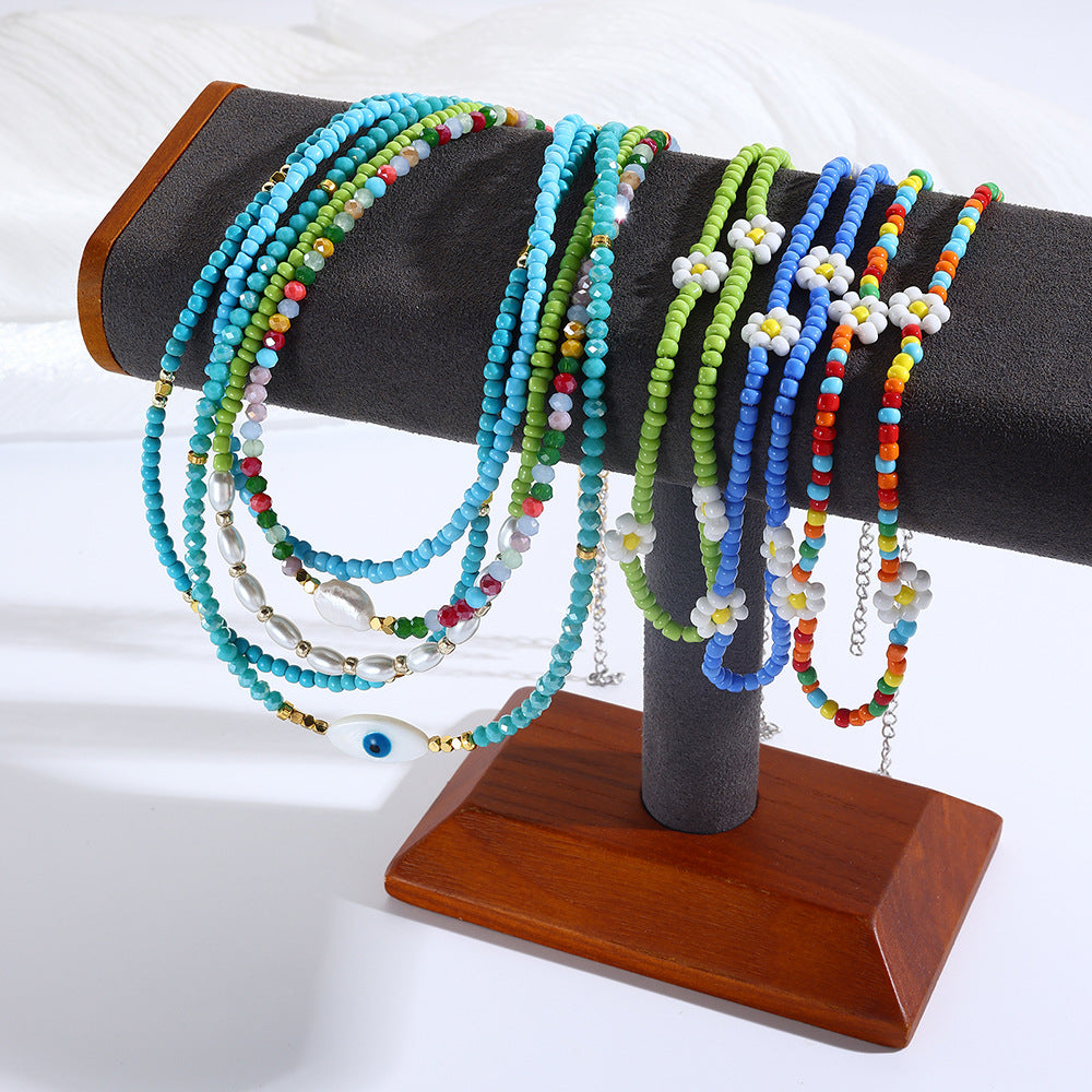 Collana con ciondolo a margherita minimalista con accenti di turchese e perle su catena a maglia per donna
