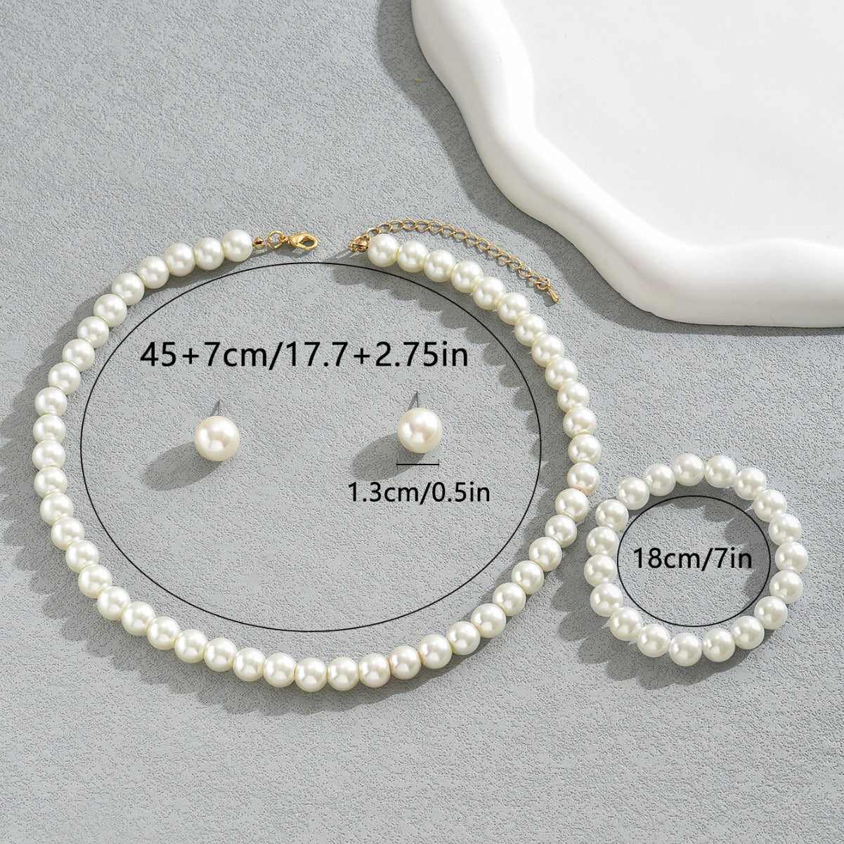 Set di Collana di Perle Minimalista Luxe con Pendente in Madreperla, Design Geometrico, Catena di Perle, Orecchini e Bracciale Abbinati per Donne