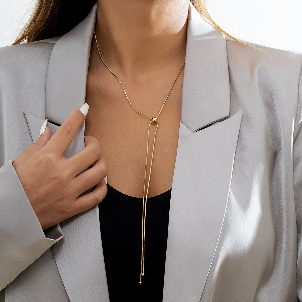 Collana minimalista regolabile a catena a maglie per donna, ciondolo geometrico in metallo con finitura galvanizzata, gioielli statement con lunga nappa
