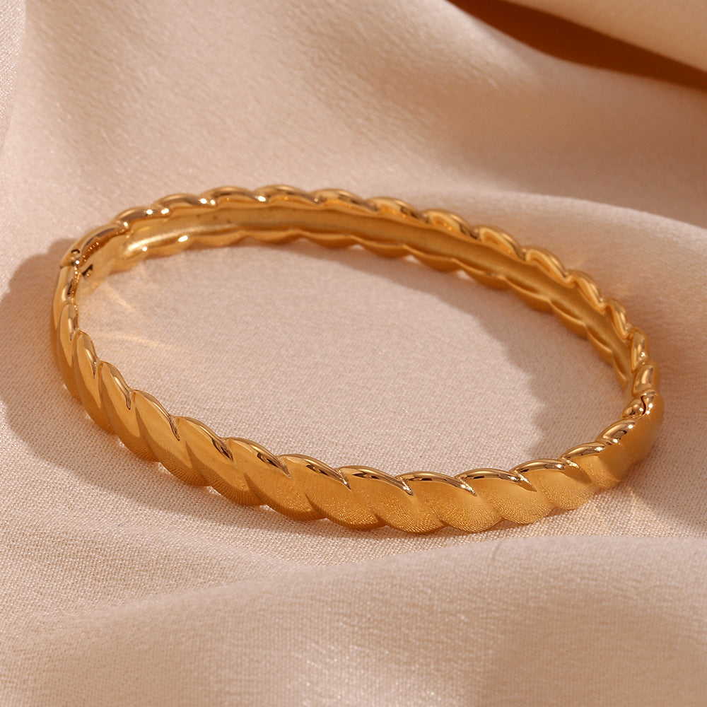 Minimalist Wheat Sheaf Bracelet in Stainless Steel with 18K Gold Plating, Flat Twisted Chain Design with Lobster Clasp