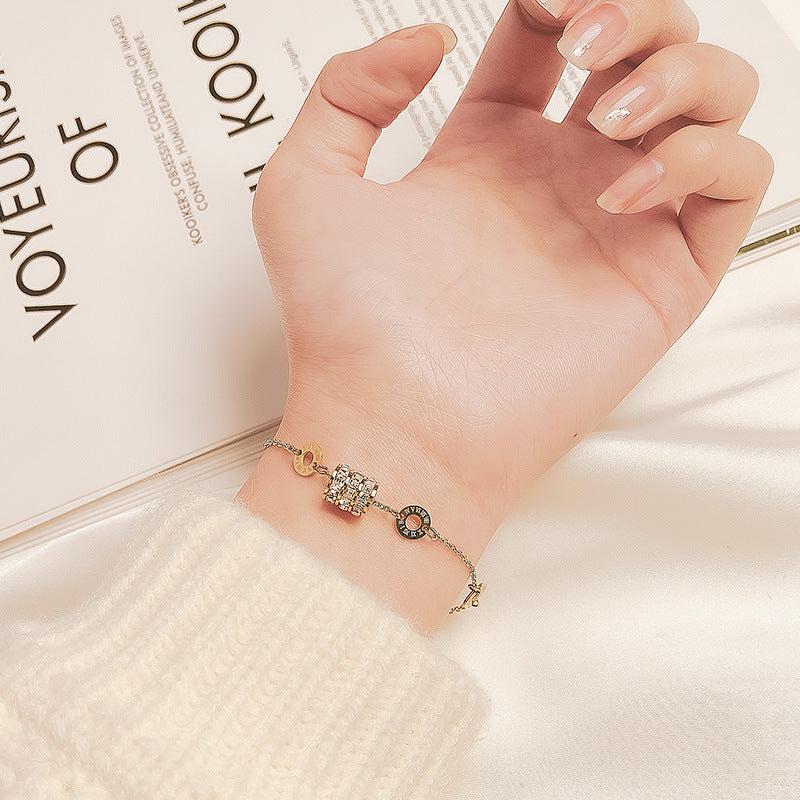Bracciale Minimalista Geometrico Placcato in Acciaio al Titanio per Donne con Design Elegante per la Vita