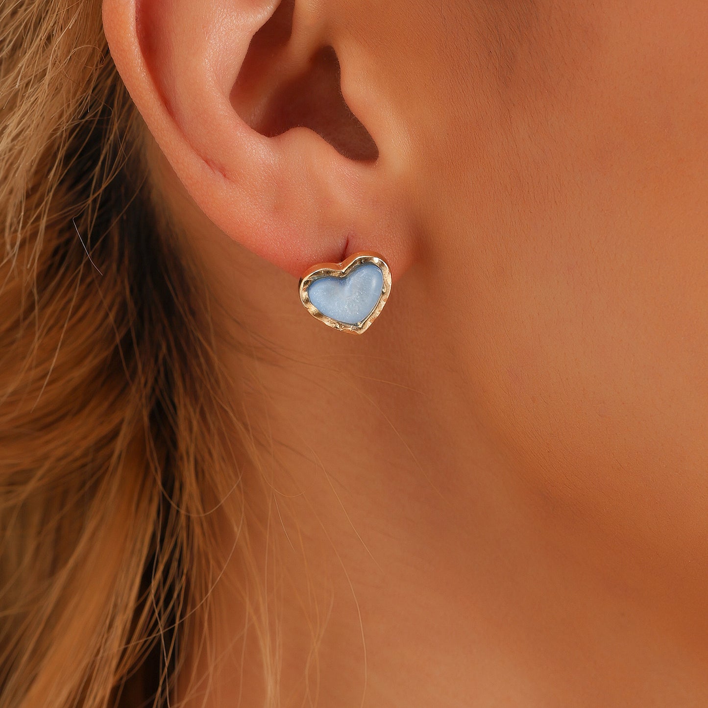 Minimalist Heart-Shaped Electroplated Metal Stud Earrings for Women with Cute and Elegant Aesthetic