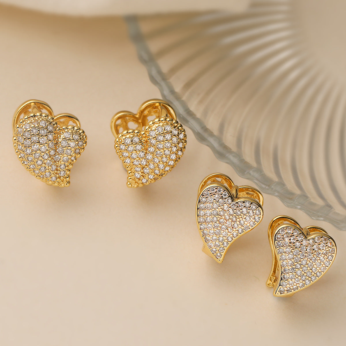 Orecchini da donna geometrici minimalisti in rame con placcatura in oro 18 carati e zirconi cubici