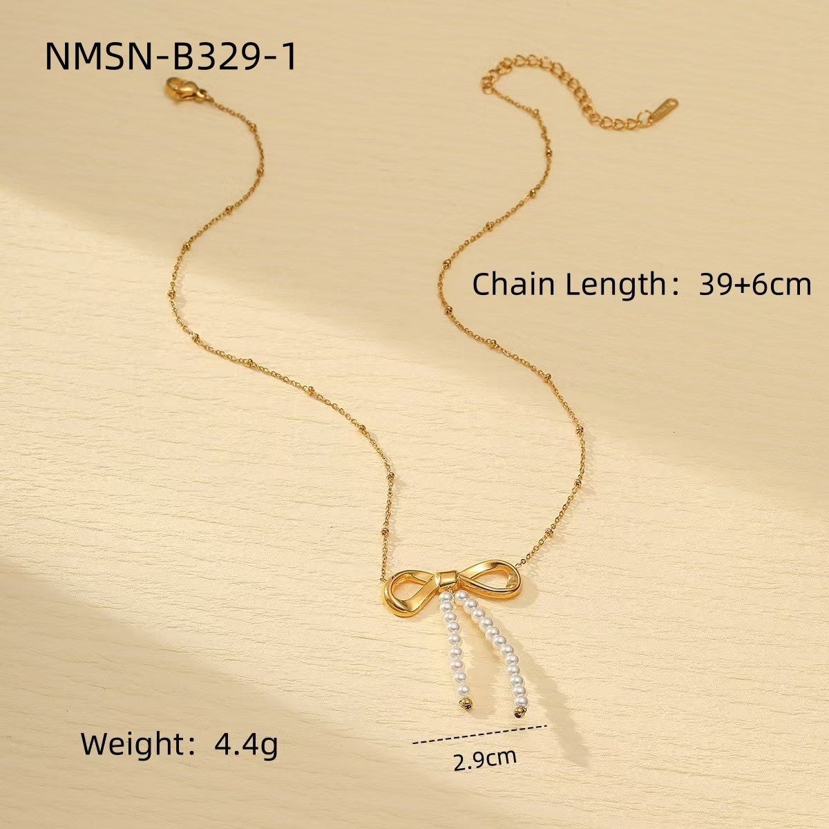 Collar minimalista de acero de titanio con forma de lazo para mujer, con acabado galvanizado y detalle de perlas