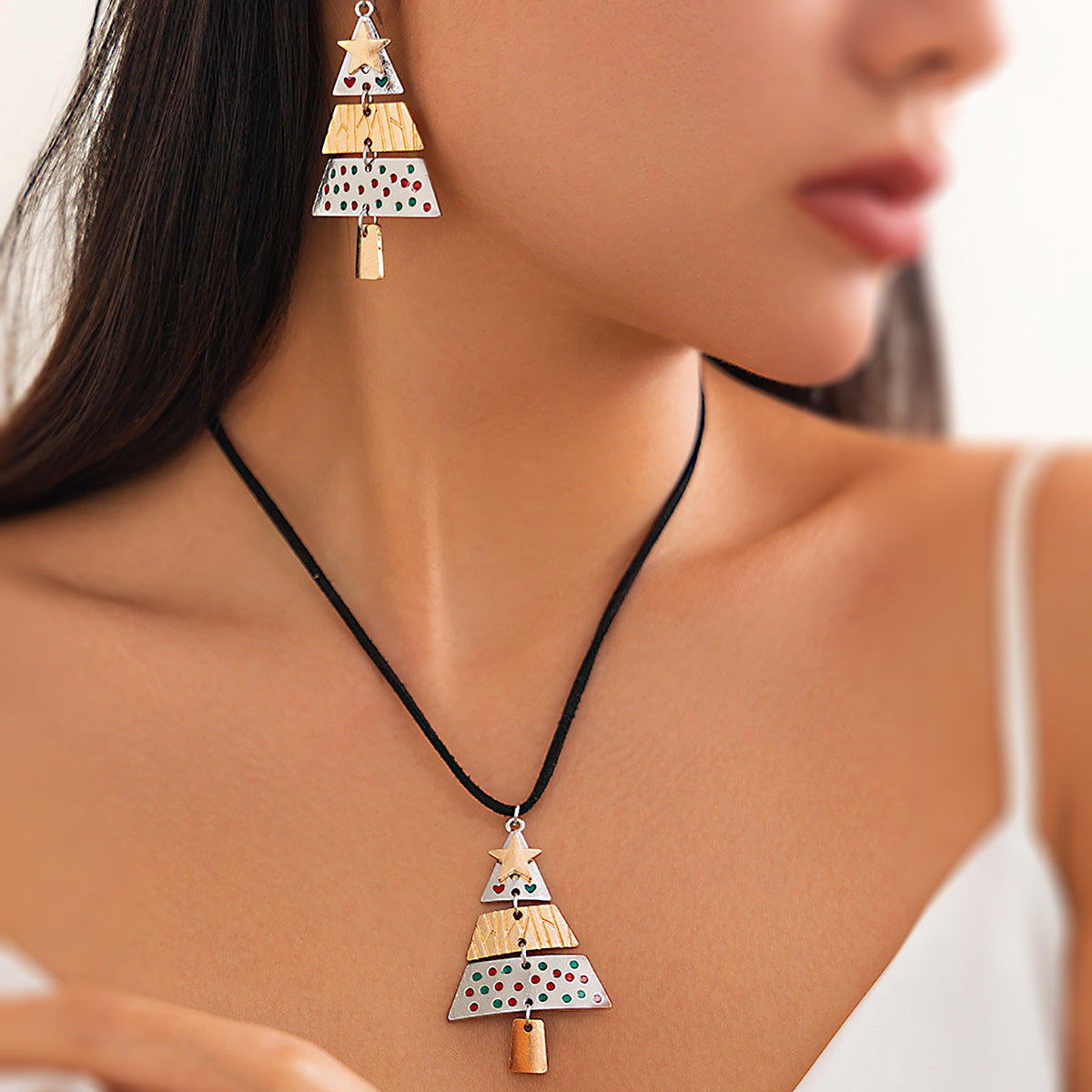 Christmas Star Pendant Necklace for Women with Geometric Shape Alloy Chain and Tassel Detail
