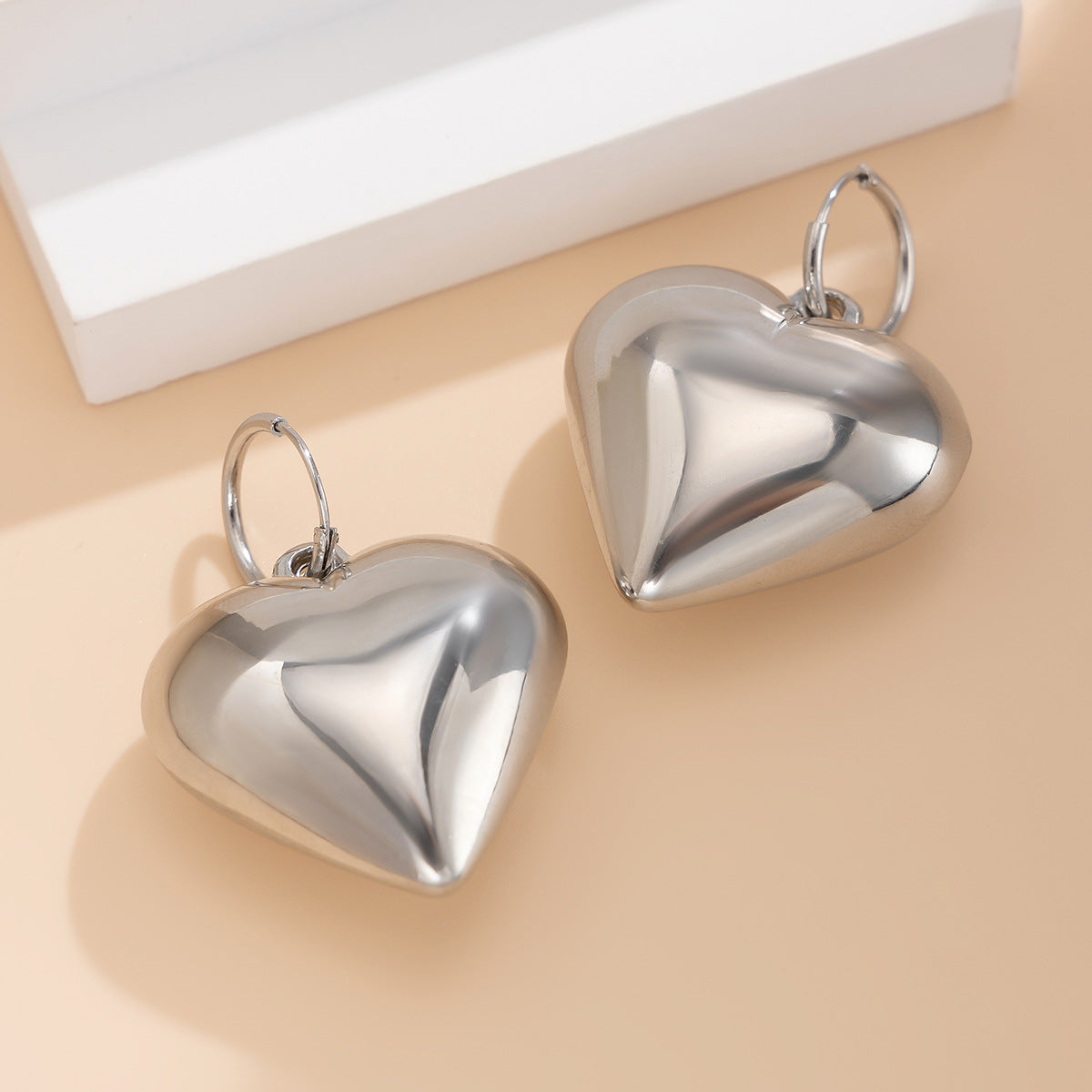 Minimalist Cyberpunk Style Heart-Shaped Resin Pendant Earrings for Women with Plated Finish