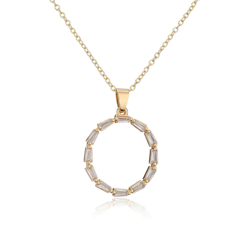 Collana da donna con ciondolo a lettera minimalista in ottone, placcata in oro 18K con intarsio di zirconi