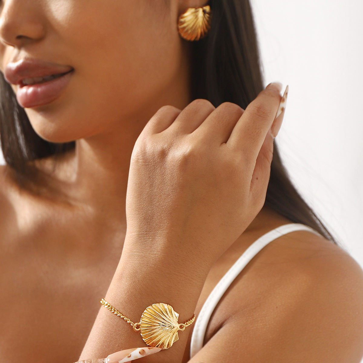 Bracciale minimalista in lega a forma di conchiglia con finitura placcata da donna, gioielli a tema mare per vacanze in spiaggia